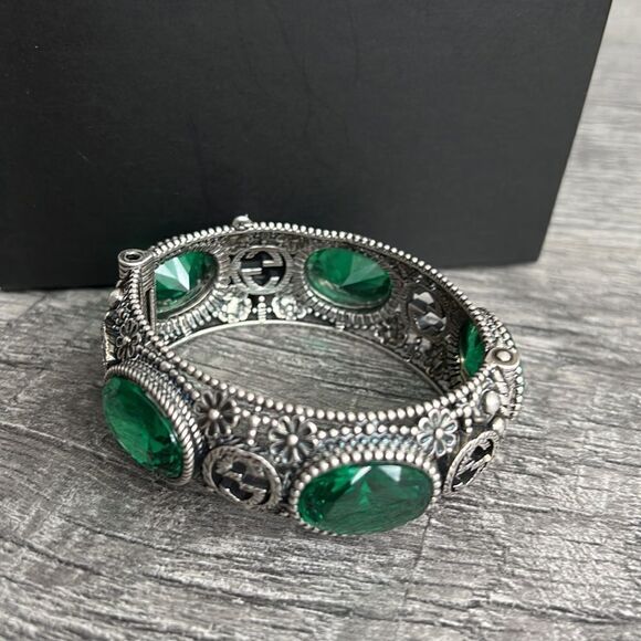 Gucci new!
Crystal-embellished Sterling-silver Bracelet - Green Sz 16 - Picture 11 of 14